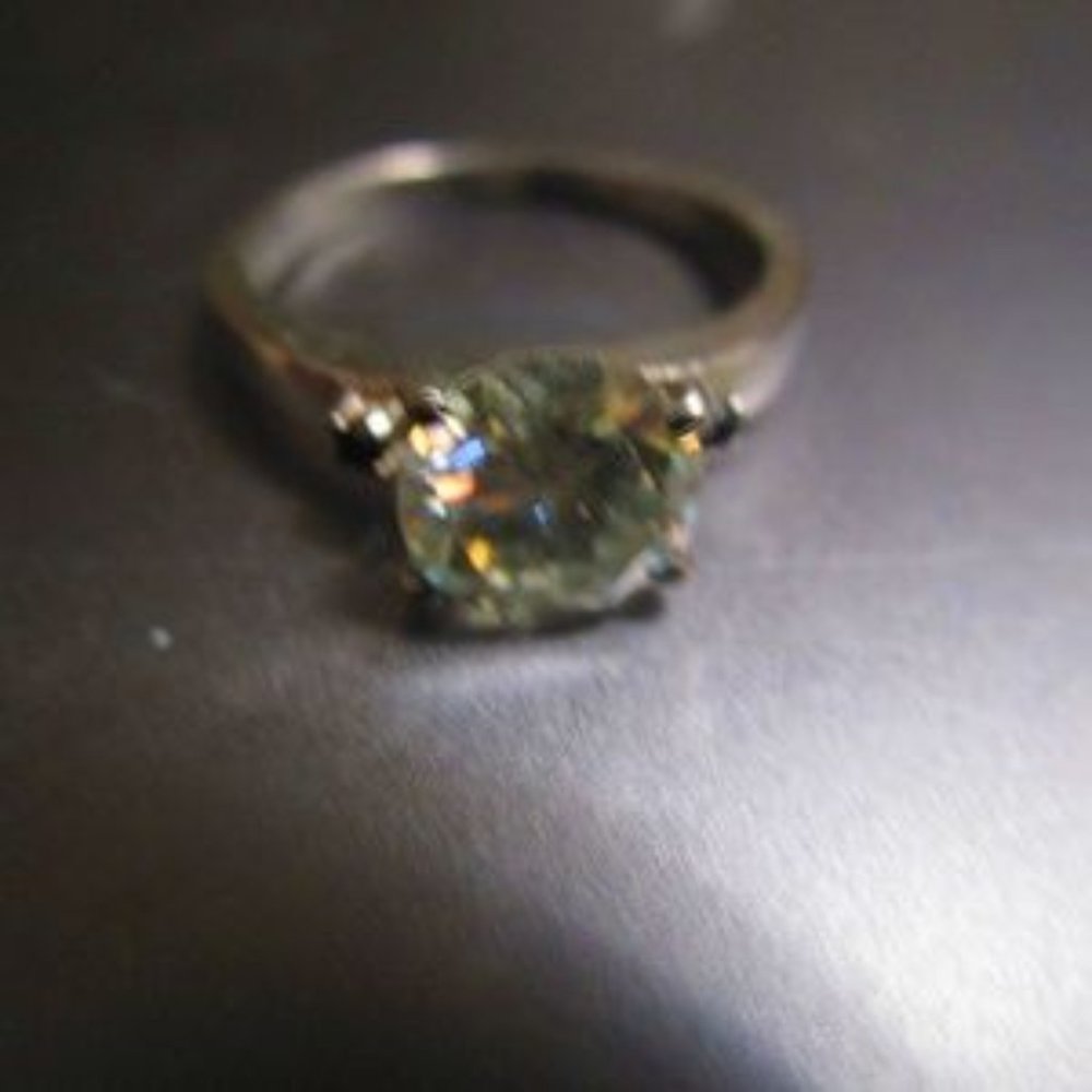 1.36 WHITE MOISSANITE SILVER RING